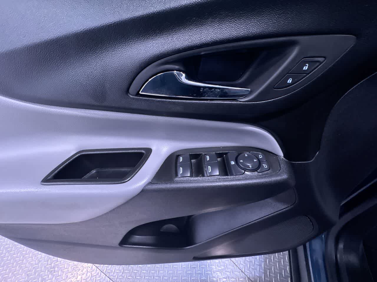 used 2024 Chevrolet Equinox car, priced at $17,777