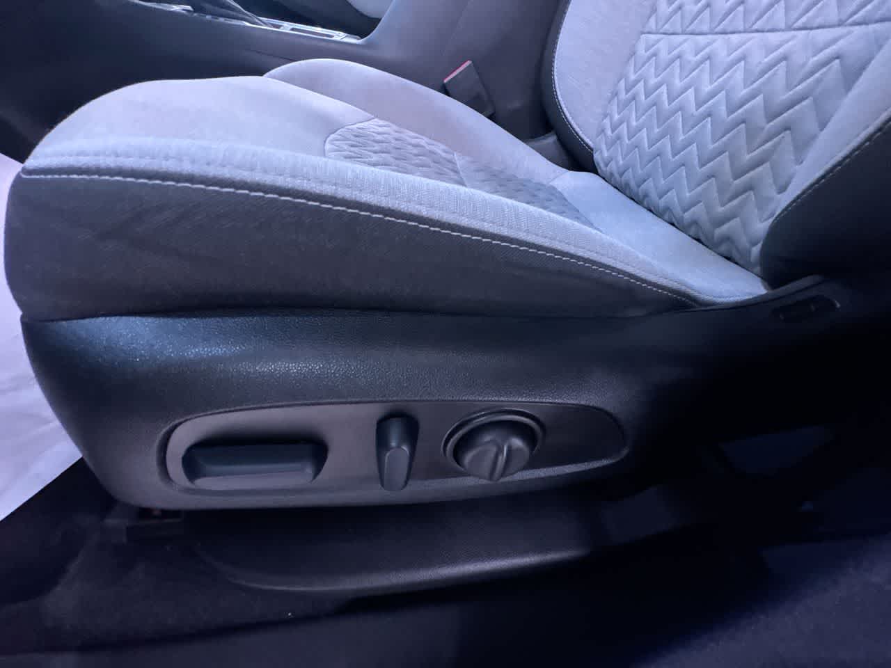 used 2023 Chevrolet Equinox car, priced at $17,140