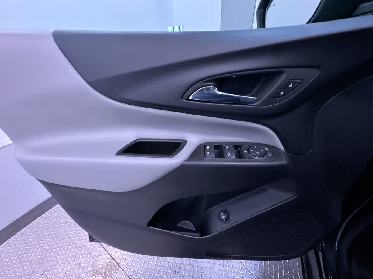 used 2023 Chevrolet Equinox car, priced at $17,140