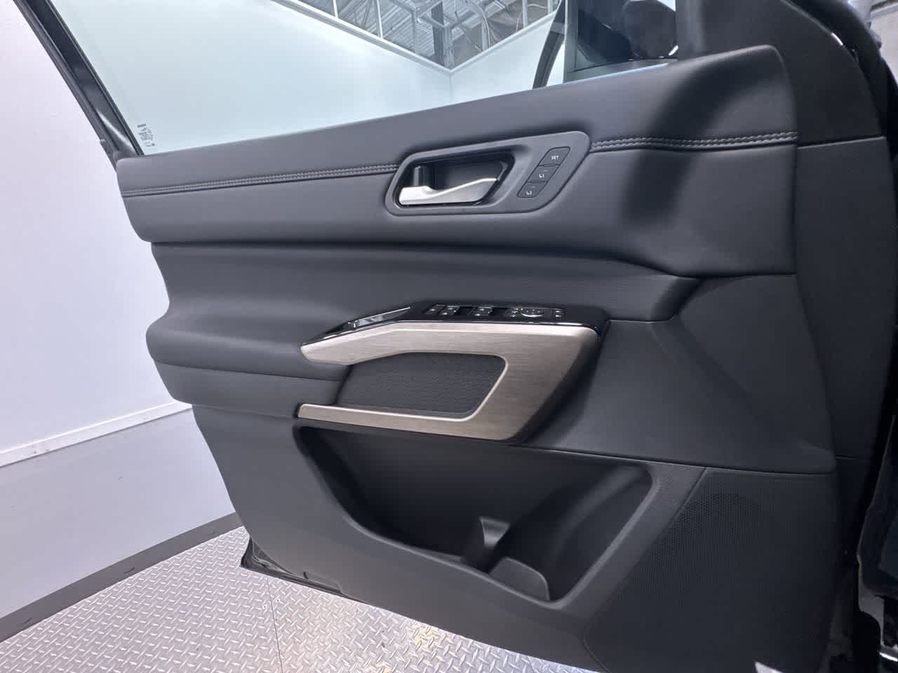 new 2025 Nissan Pathfinder car, priced at $48,920