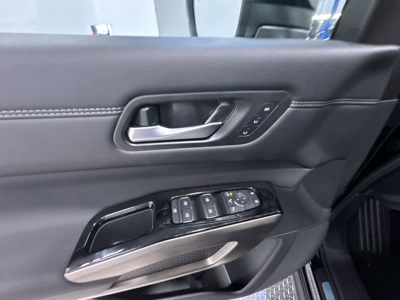 new 2025 Nissan Pathfinder car, priced at $48,920