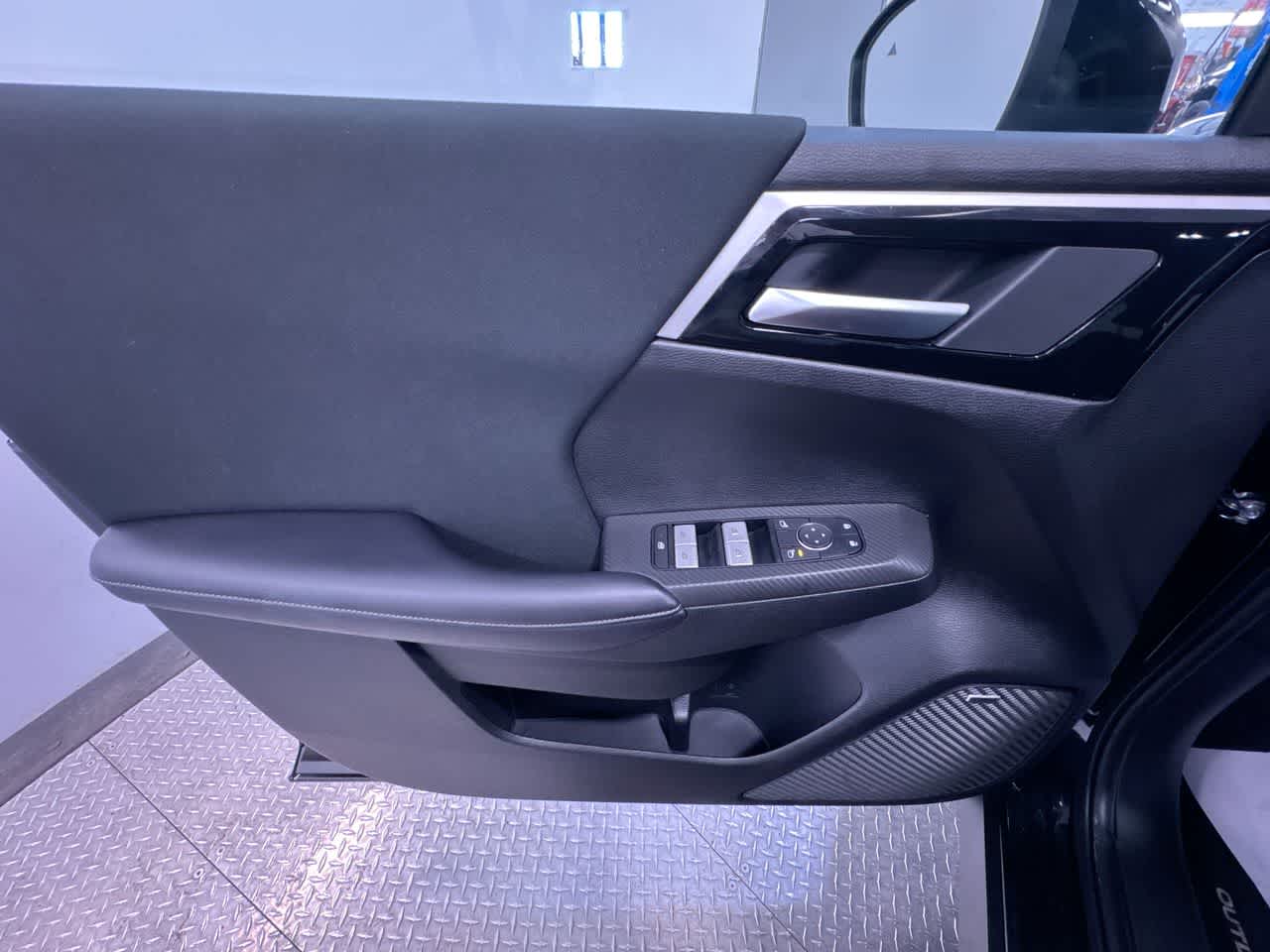 used 2025 Mitsubishi Outlander car, priced at $26,721