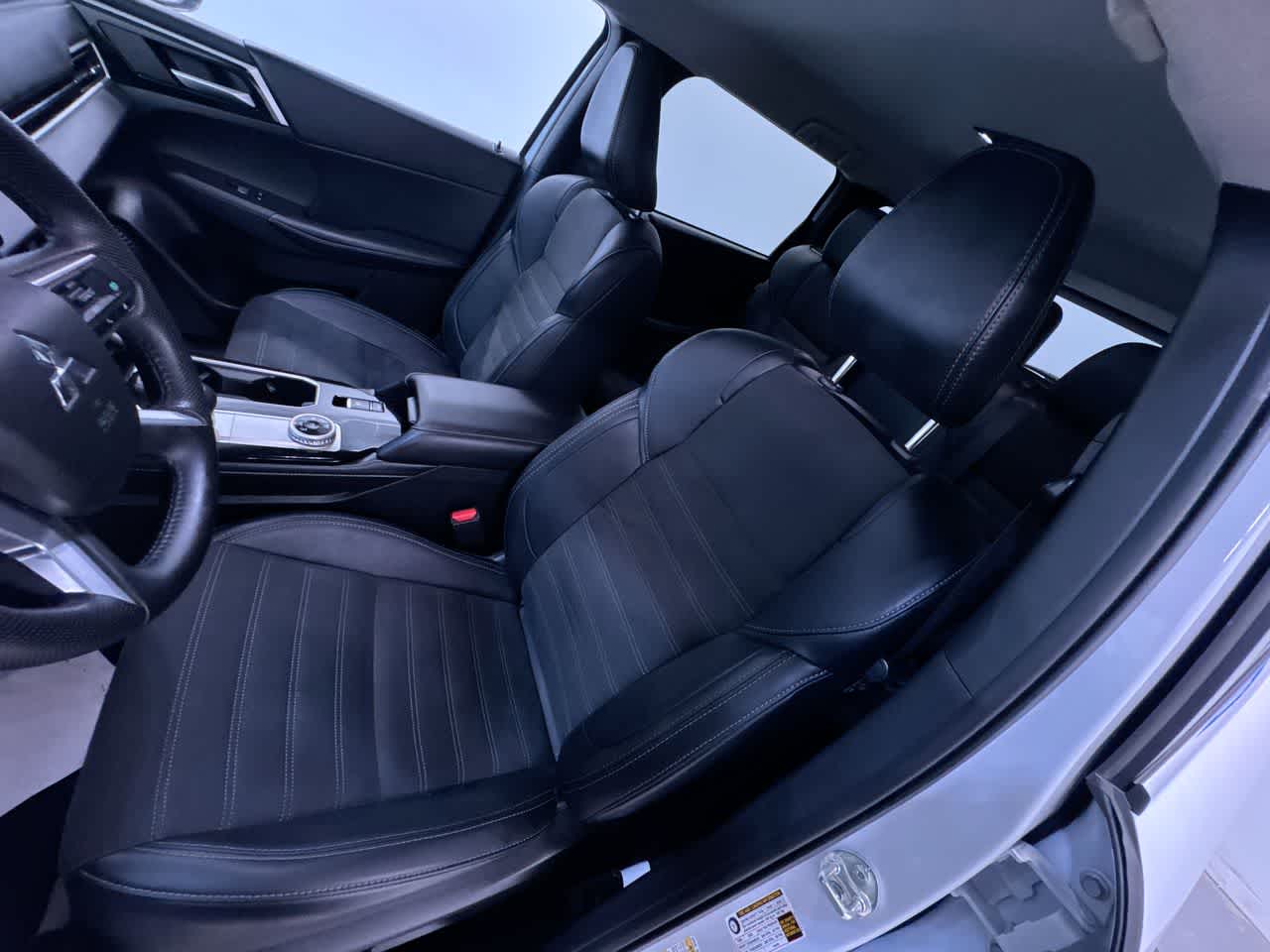 used 2025 Mitsubishi Outlander car, priced at $26,800