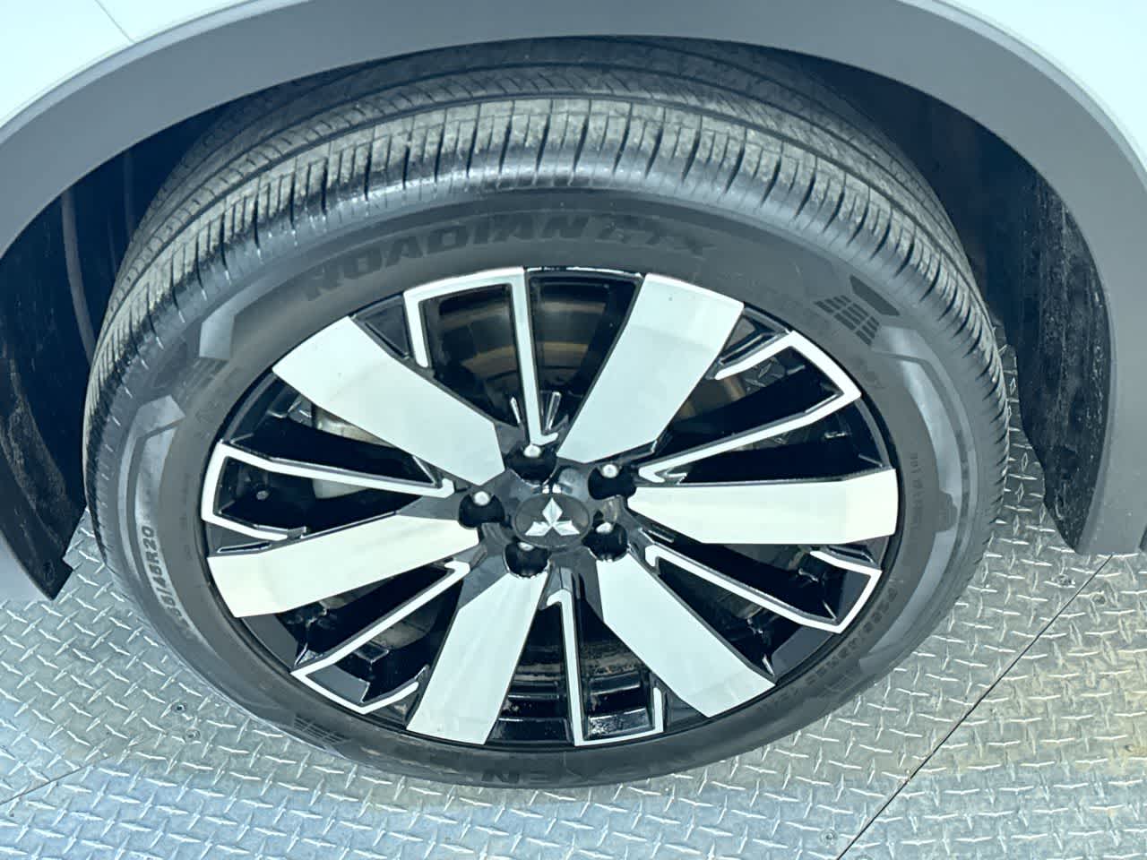 used 2025 Mitsubishi Outlander car, priced at $26,800