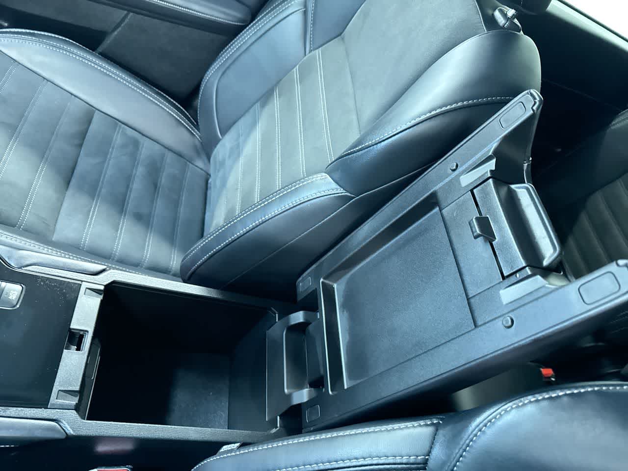 used 2025 Mitsubishi Outlander car, priced at $26,800