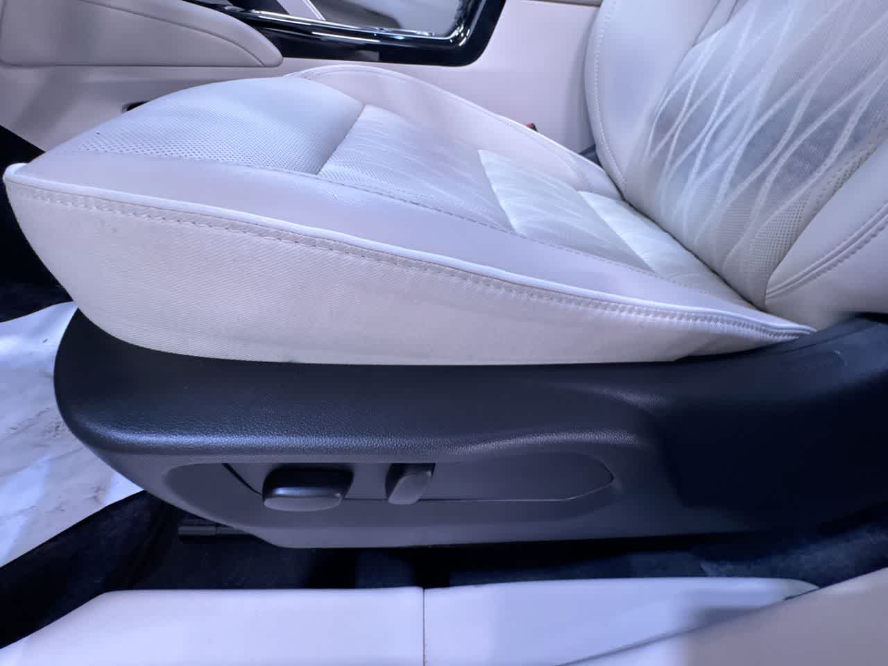 used 2023 Buick Envision car, priced at $30,543