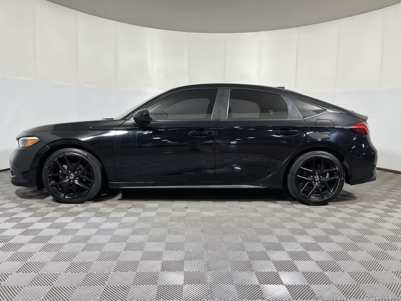 View vehicle photo 5
