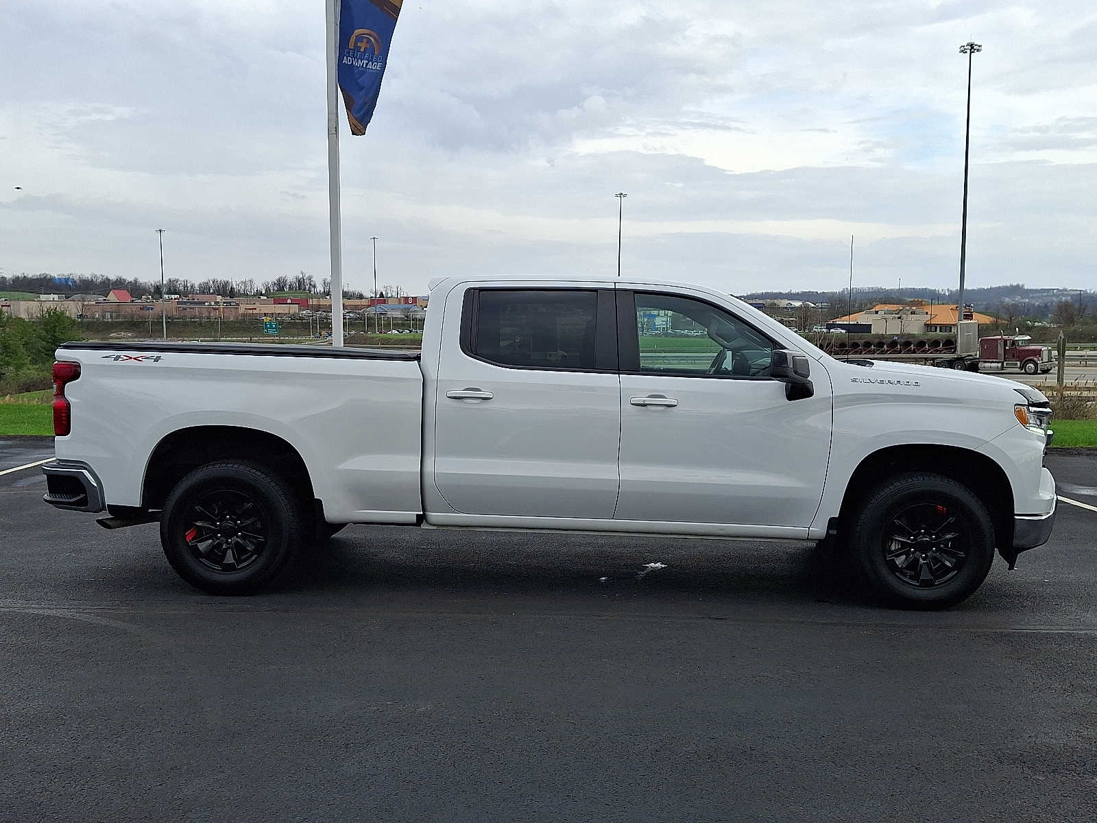 View vehicle photo 7