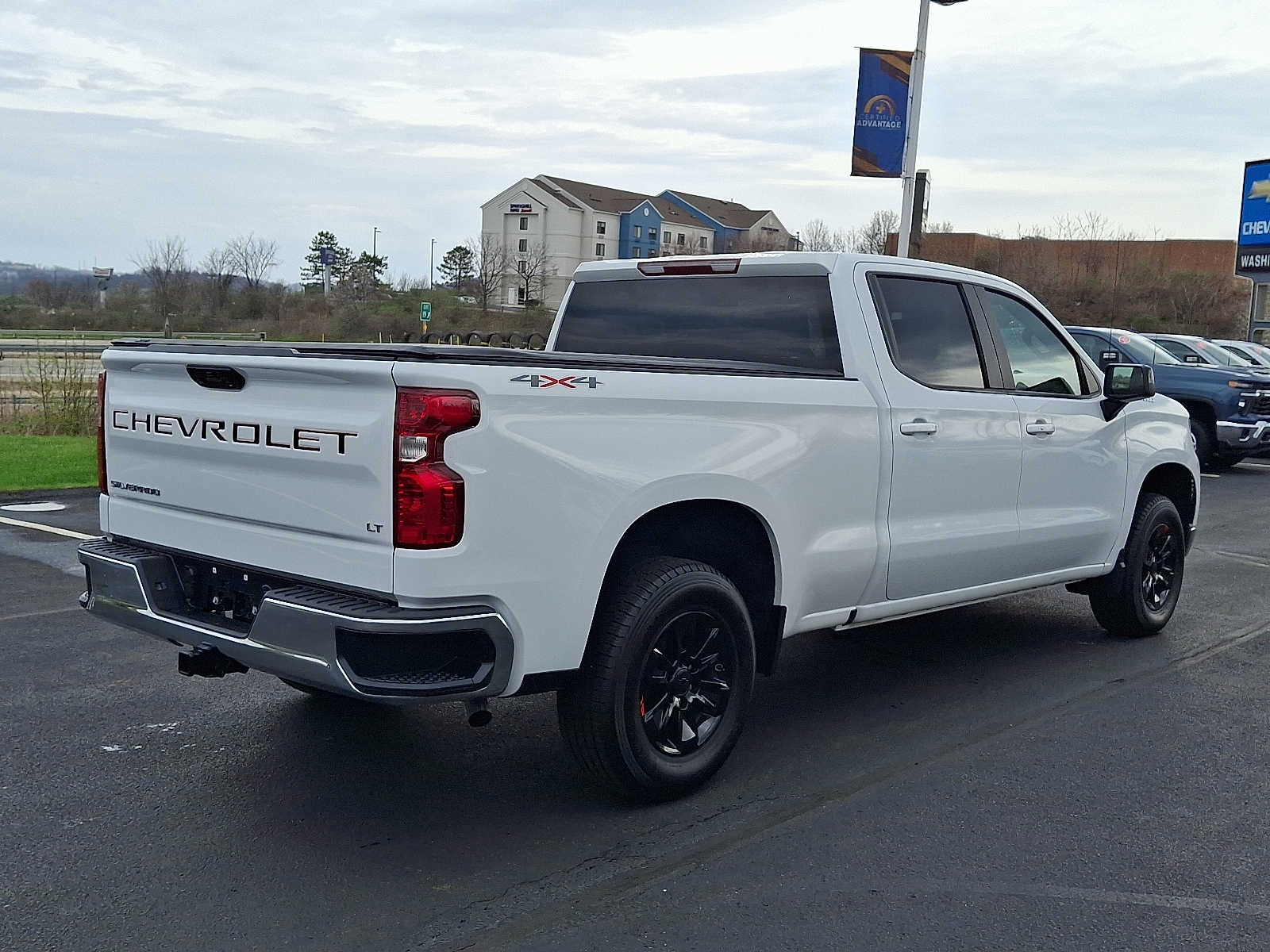 View vehicle photo 6