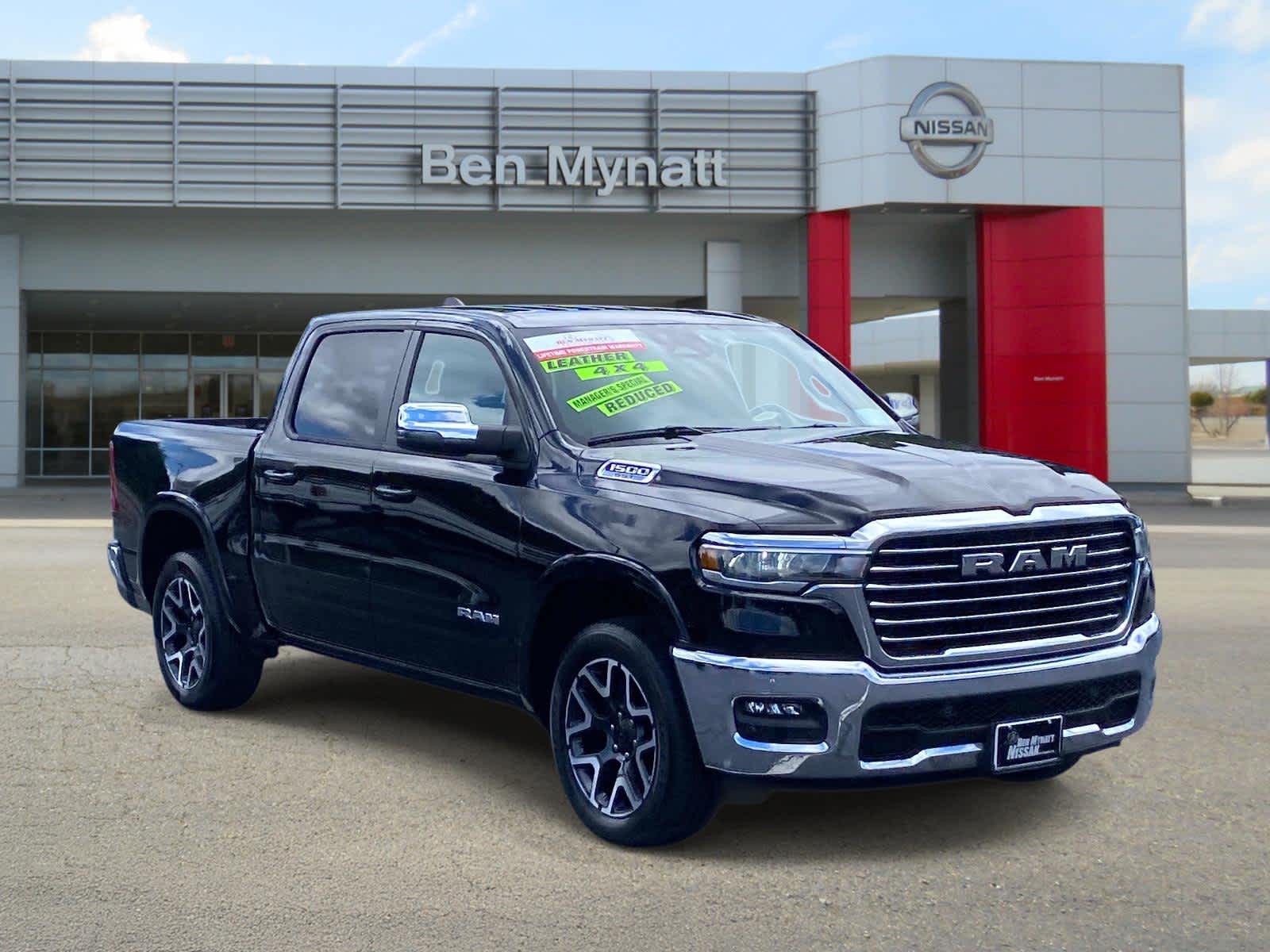 Diamond Black Crystal Pearlcoat 2025 RAM 1500 Pickup Truck Four-Wheel Drive 8-Speed Automatic
