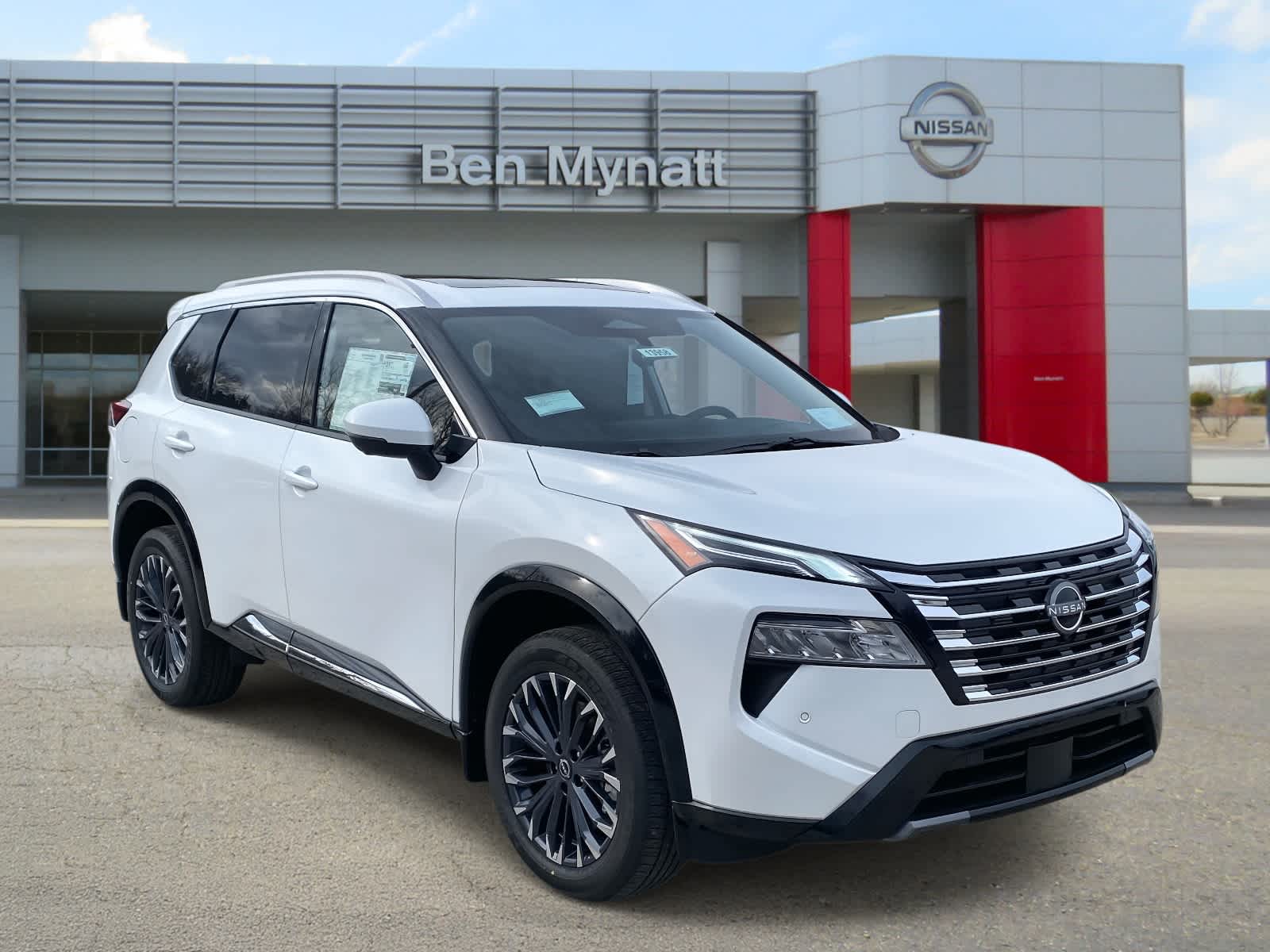 2026 Nissan Rogue Platinum's photo