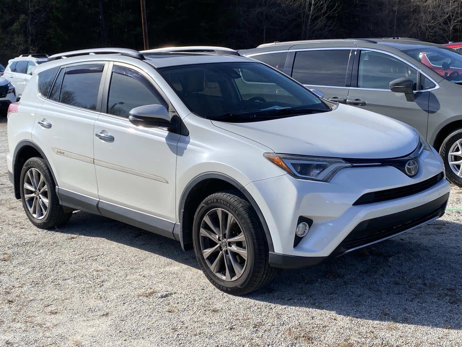 2017 Toyota RAV4 Limited's photo