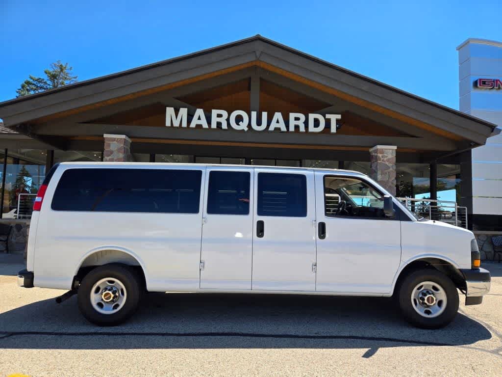 Summit White 2025 GMC Savana LT 3500 RWD Van Rear-Wheel Drive 8-Speed Automatic