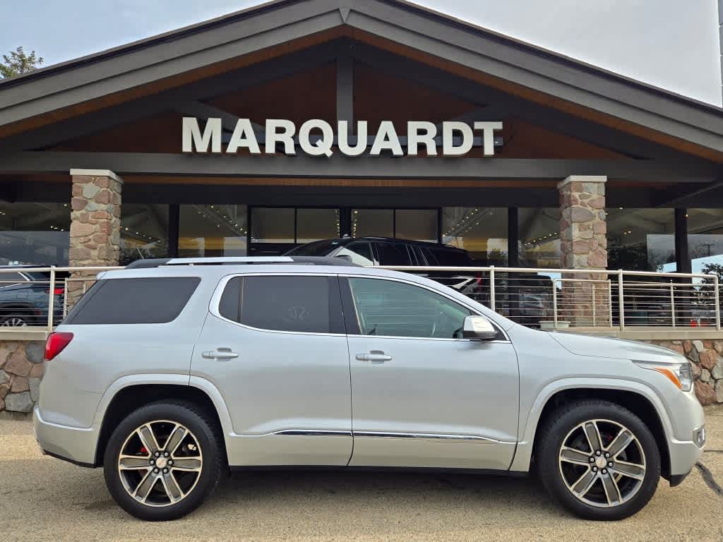 2017 GMC Acadia Denali 2