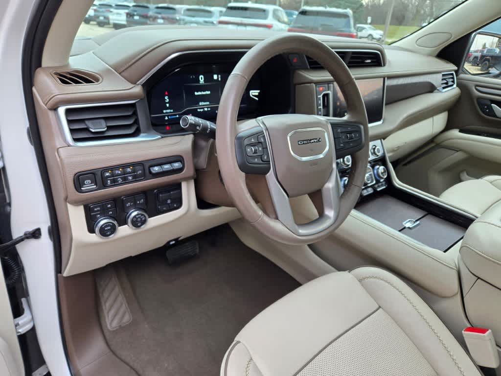 2022 GMC Yukon XL Denali 27