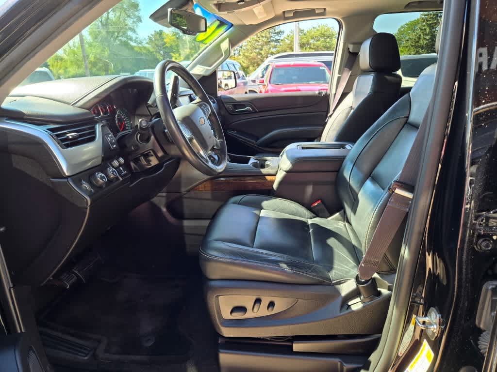 2016 Chevrolet Suburban LT 23