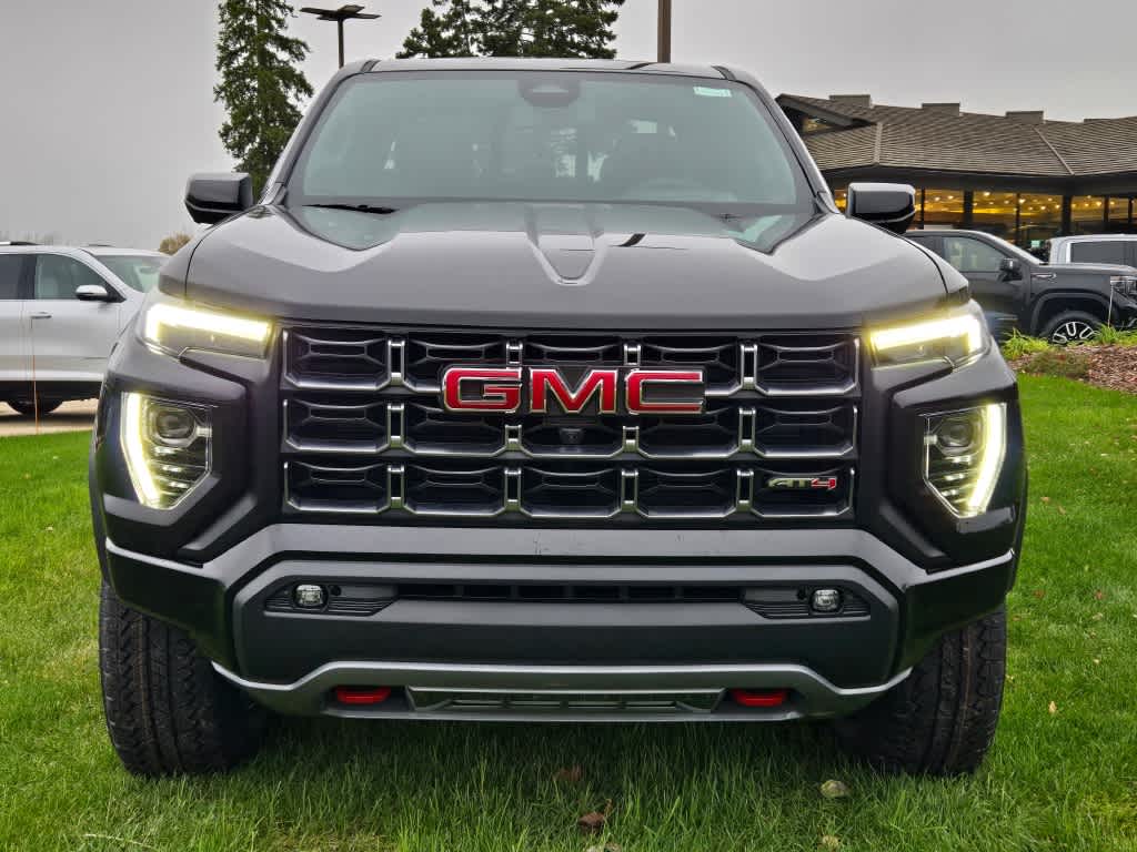 2024 GMC Canyon 4WD AT4 Crew Cab 2