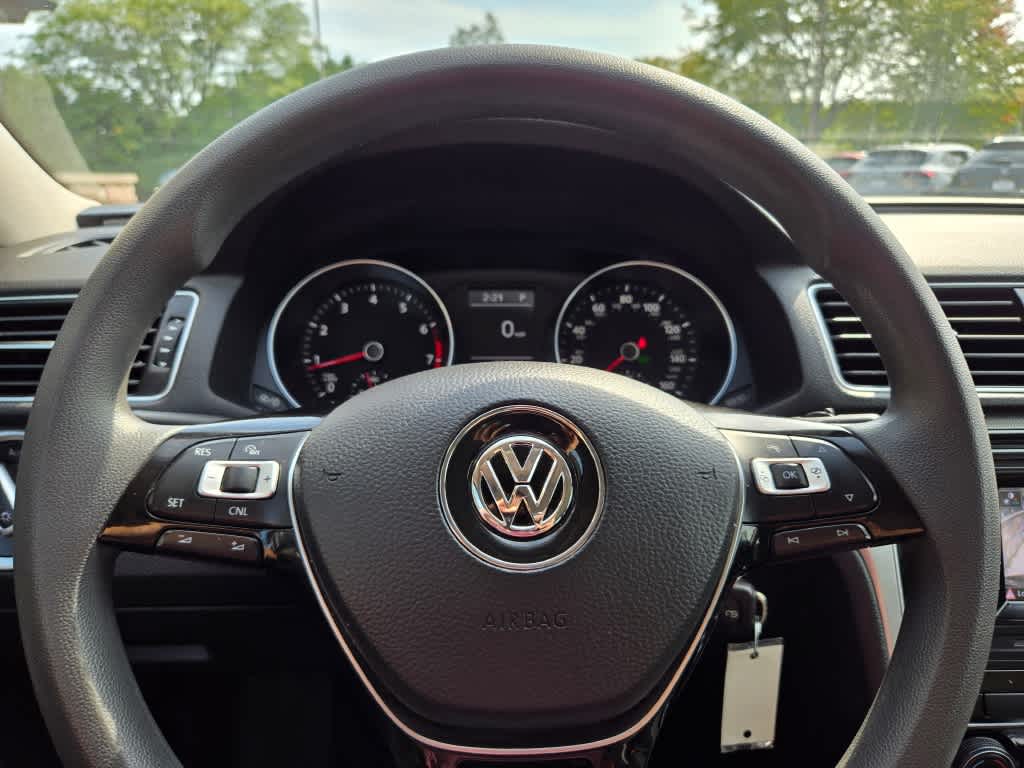 2018 Volkswagen Passat 2.0T S 29