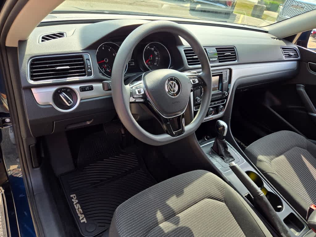 2018 Volkswagen Passat 2.0T S 17