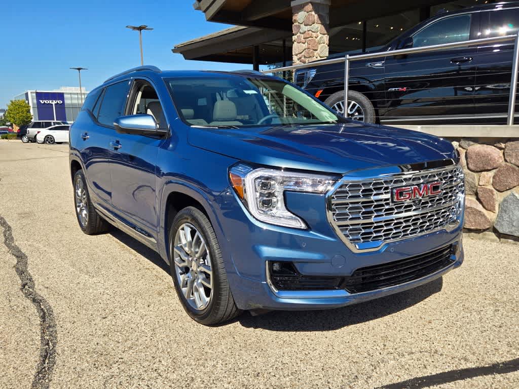 2024 GMC Terrain Denali 2