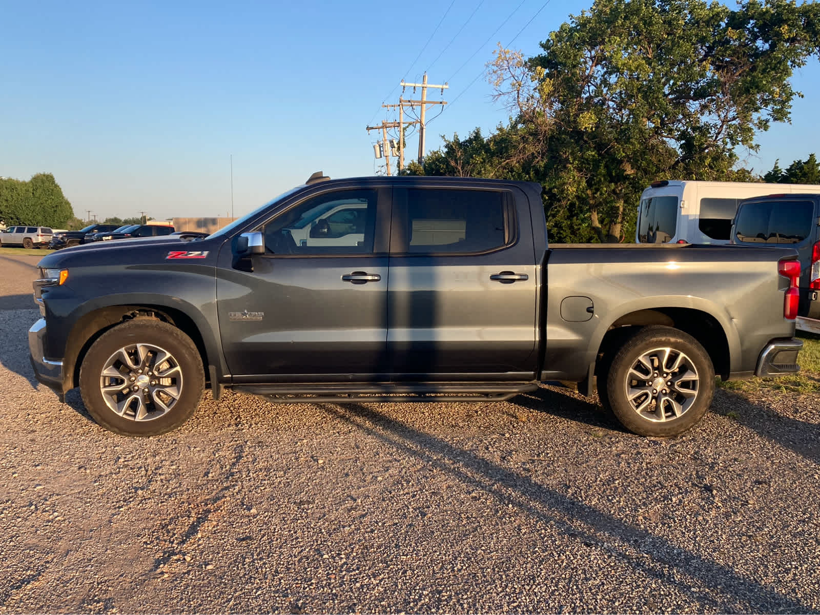 View vehicle photo 3