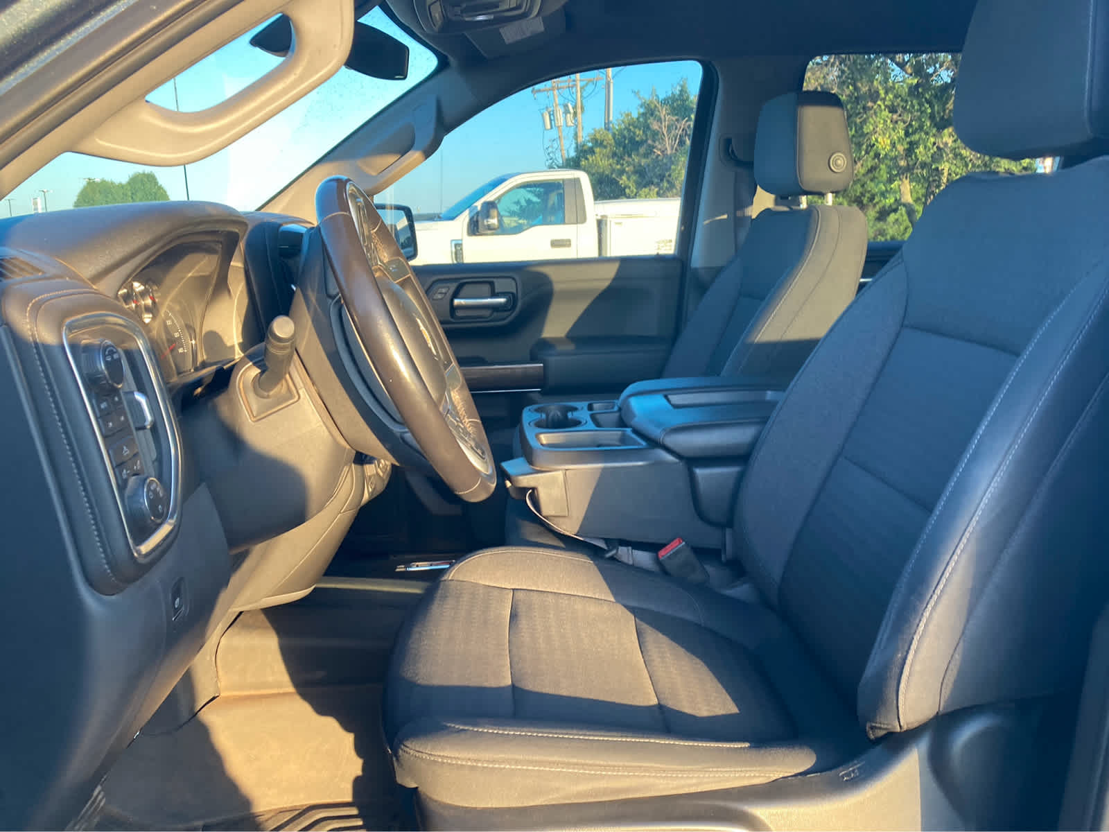 View vehicle photo 4
