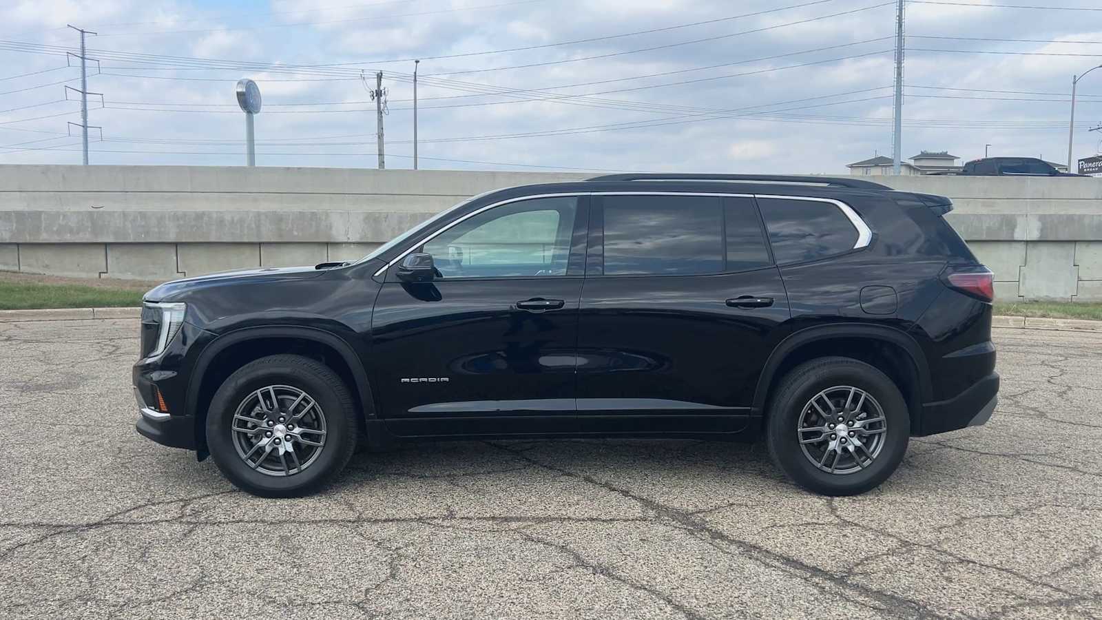 View vehicle photo 5