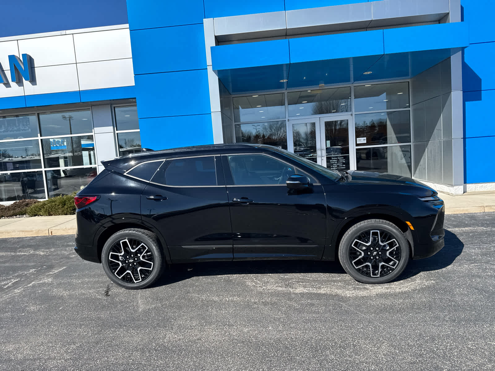 View vehicle photo 3