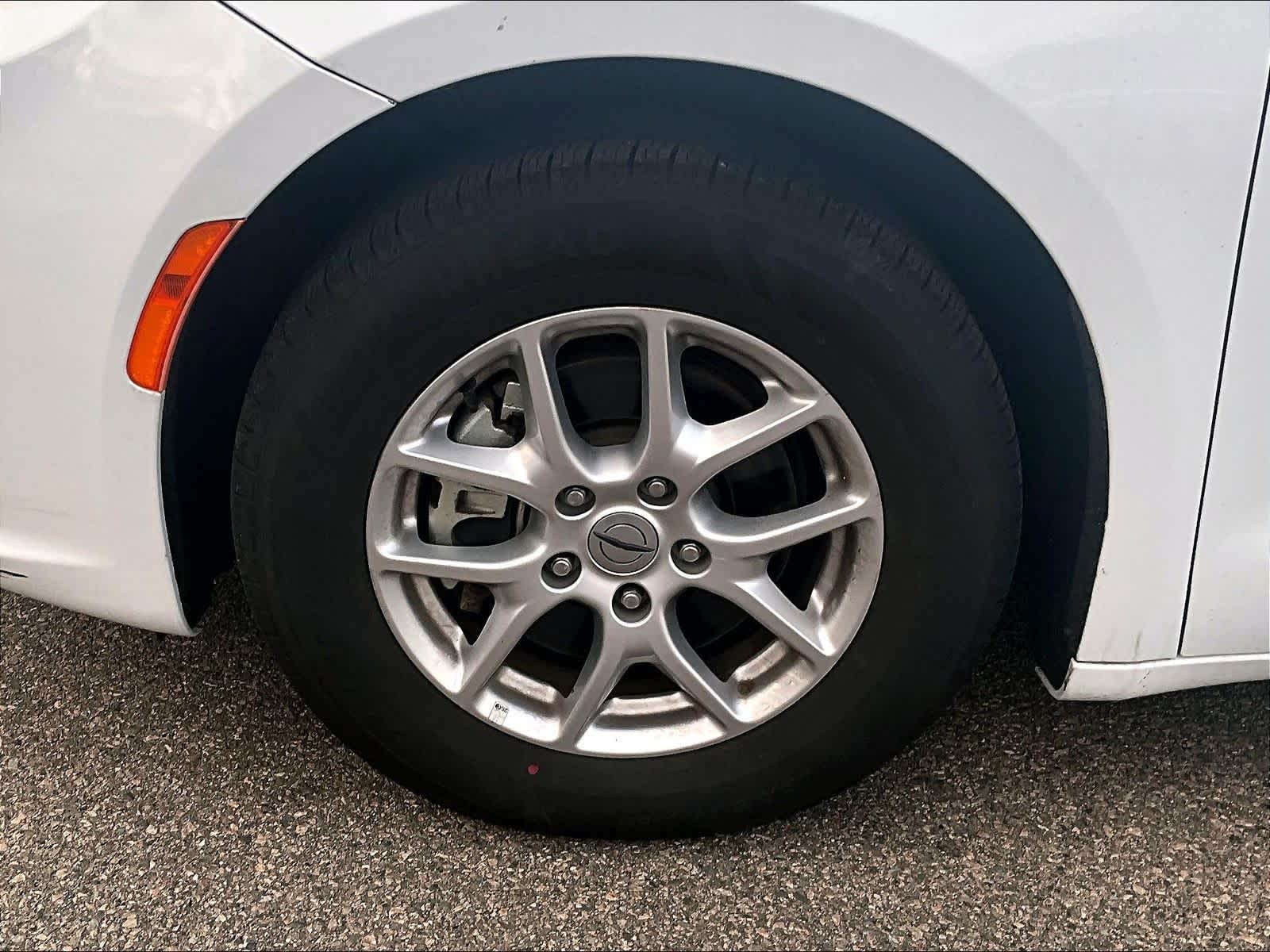 used 2023 Chrysler Pacifica car, priced at $23,897