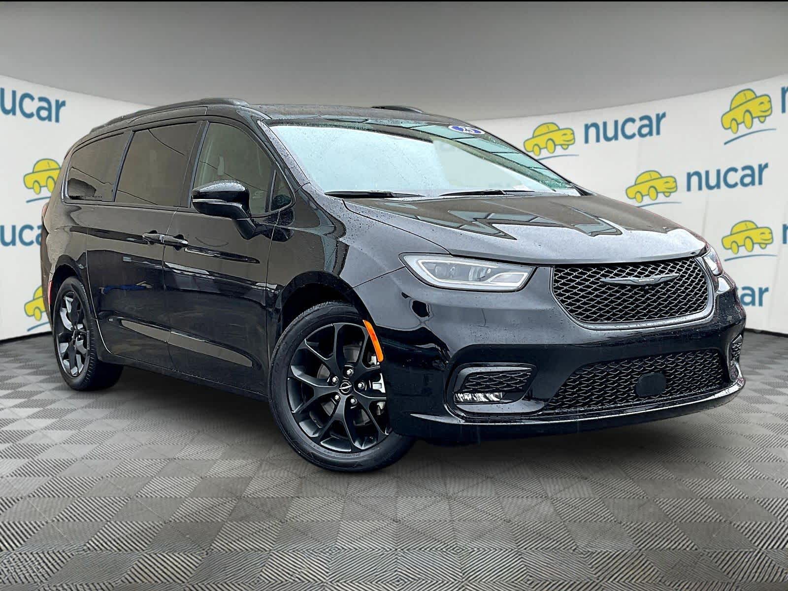 used 2025 Chrysler Pacifica car, priced at $36,997