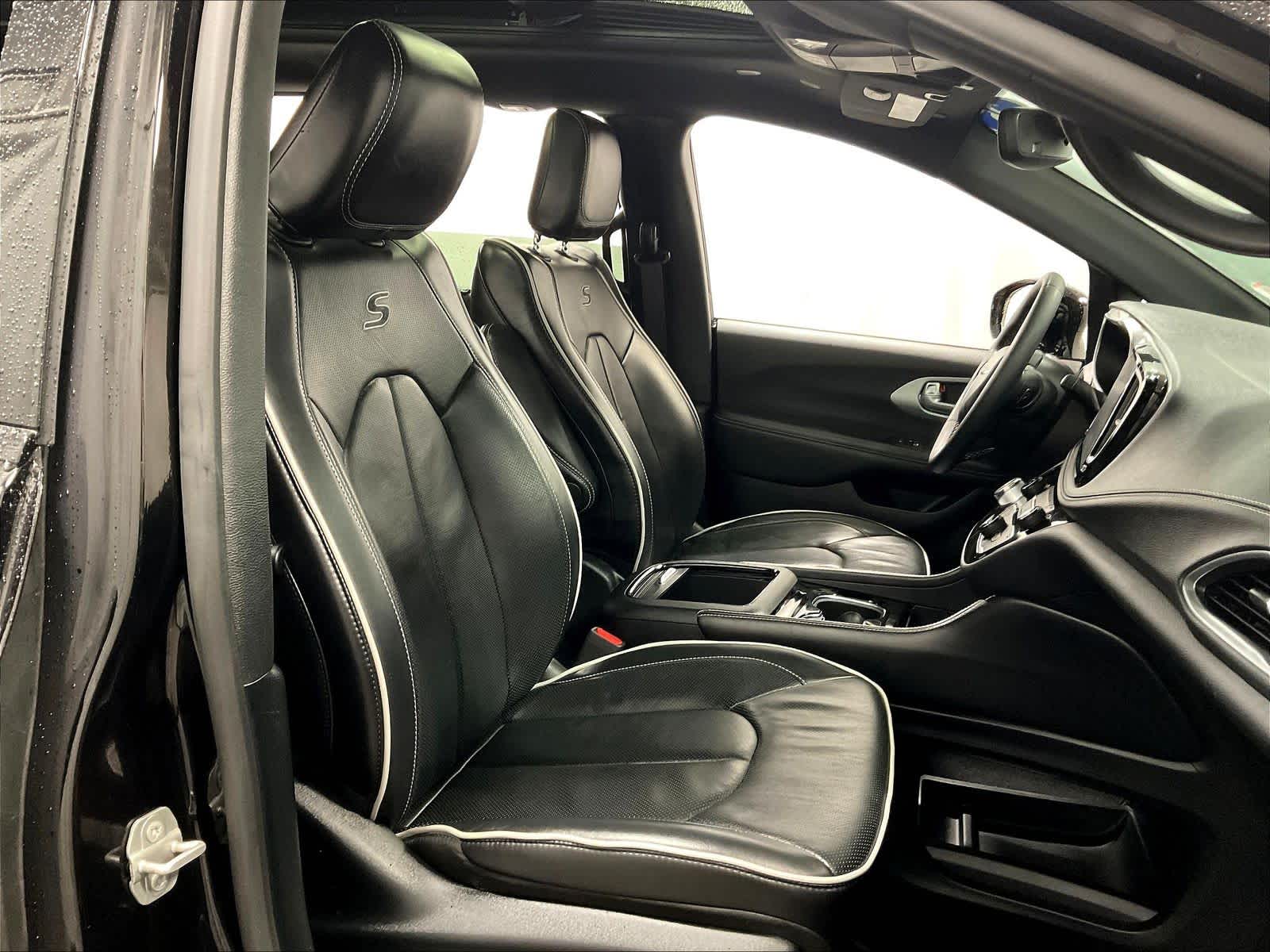 used 2025 Chrysler Pacifica car, priced at $36,997