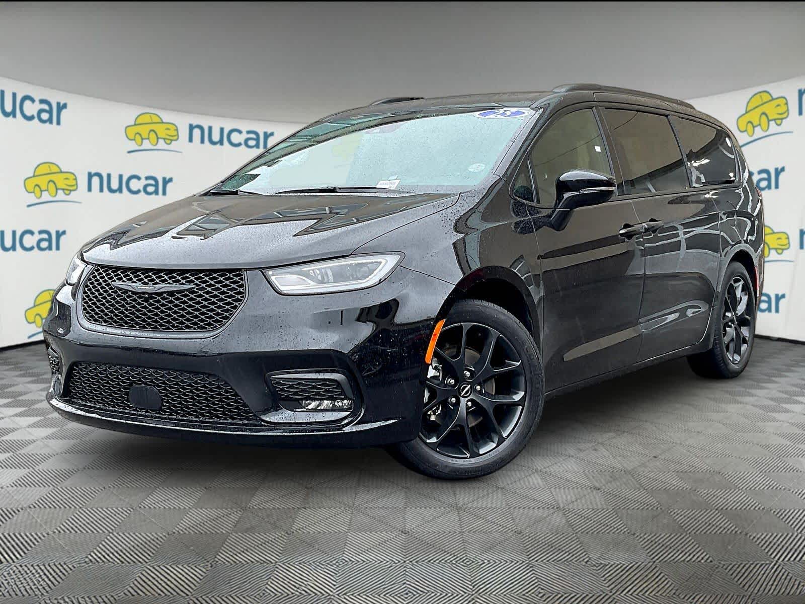 used 2025 Chrysler Pacifica car, priced at $36,997