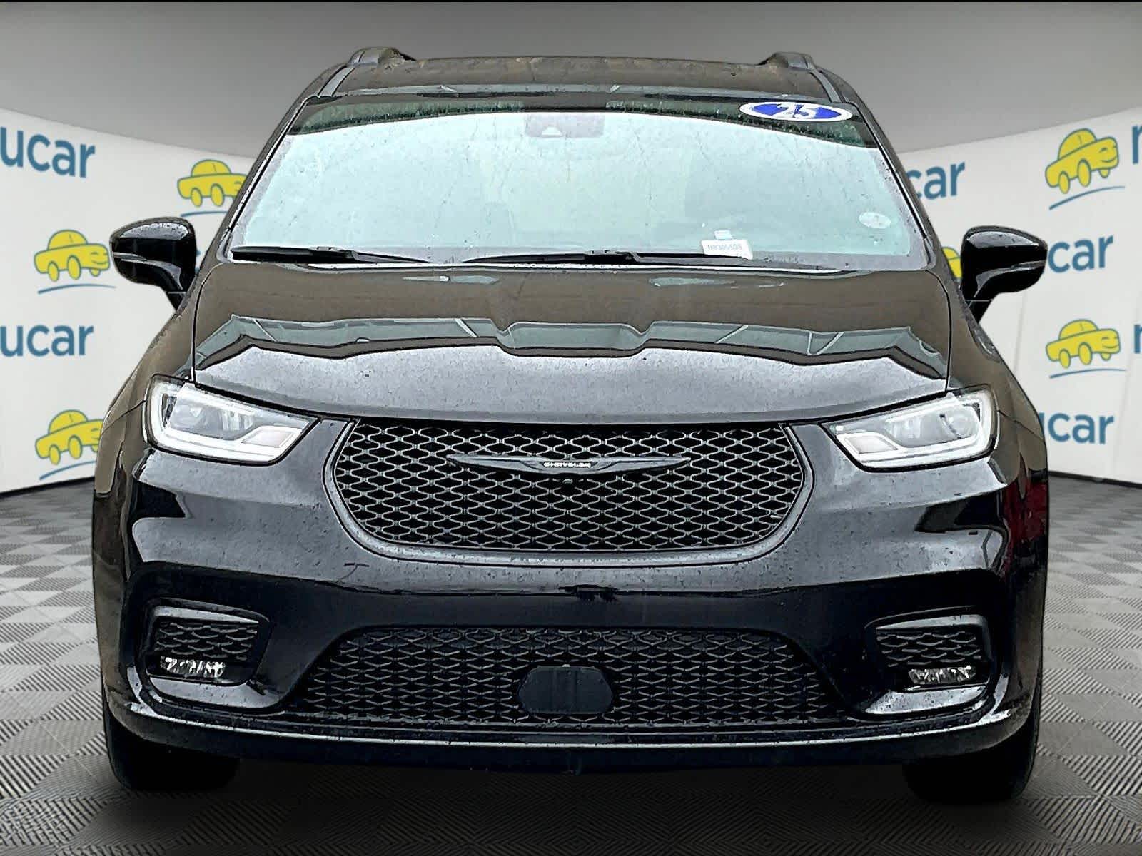 used 2025 Chrysler Pacifica car, priced at $36,997