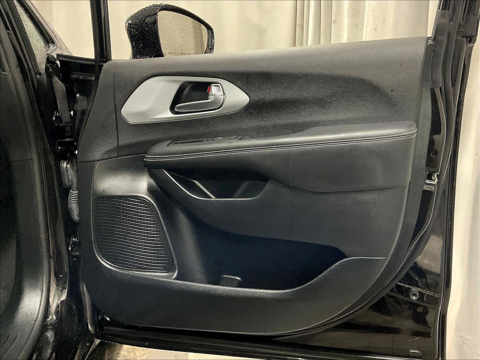 used 2025 Chrysler Pacifica car, priced at $36,997