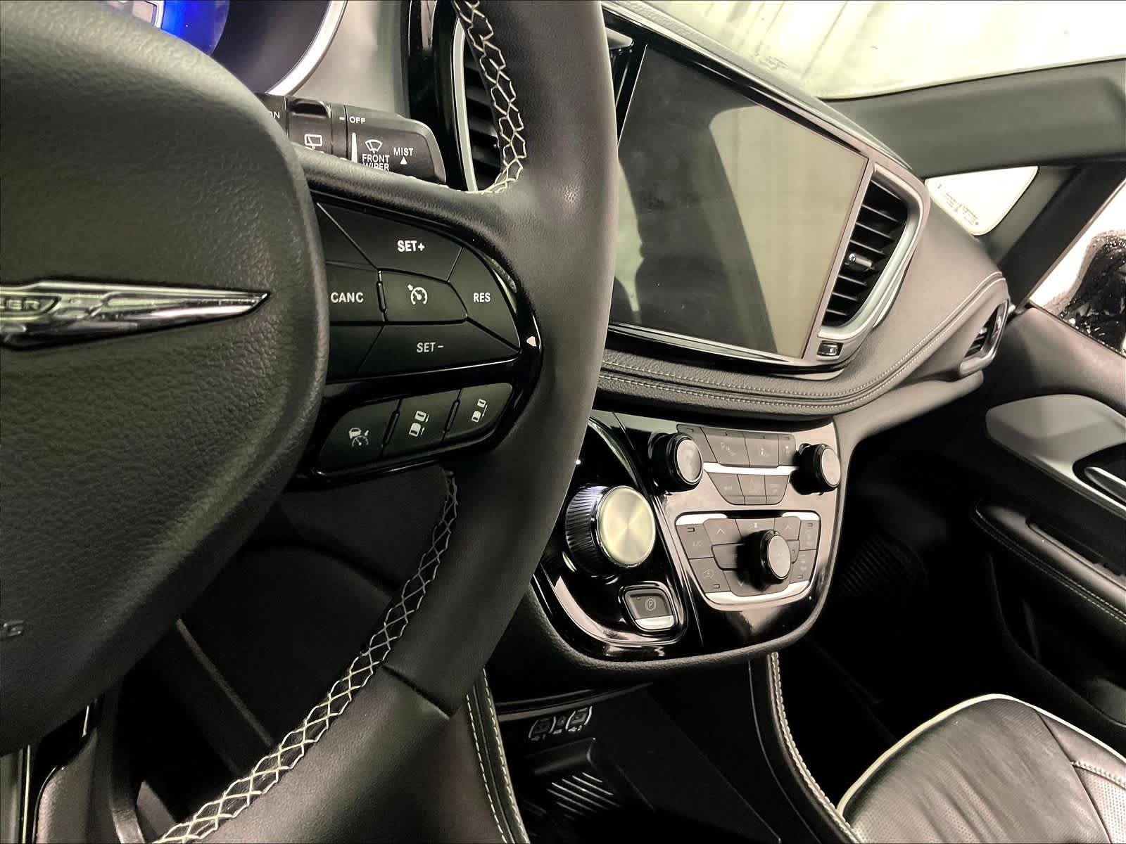 used 2025 Chrysler Pacifica car, priced at $36,997