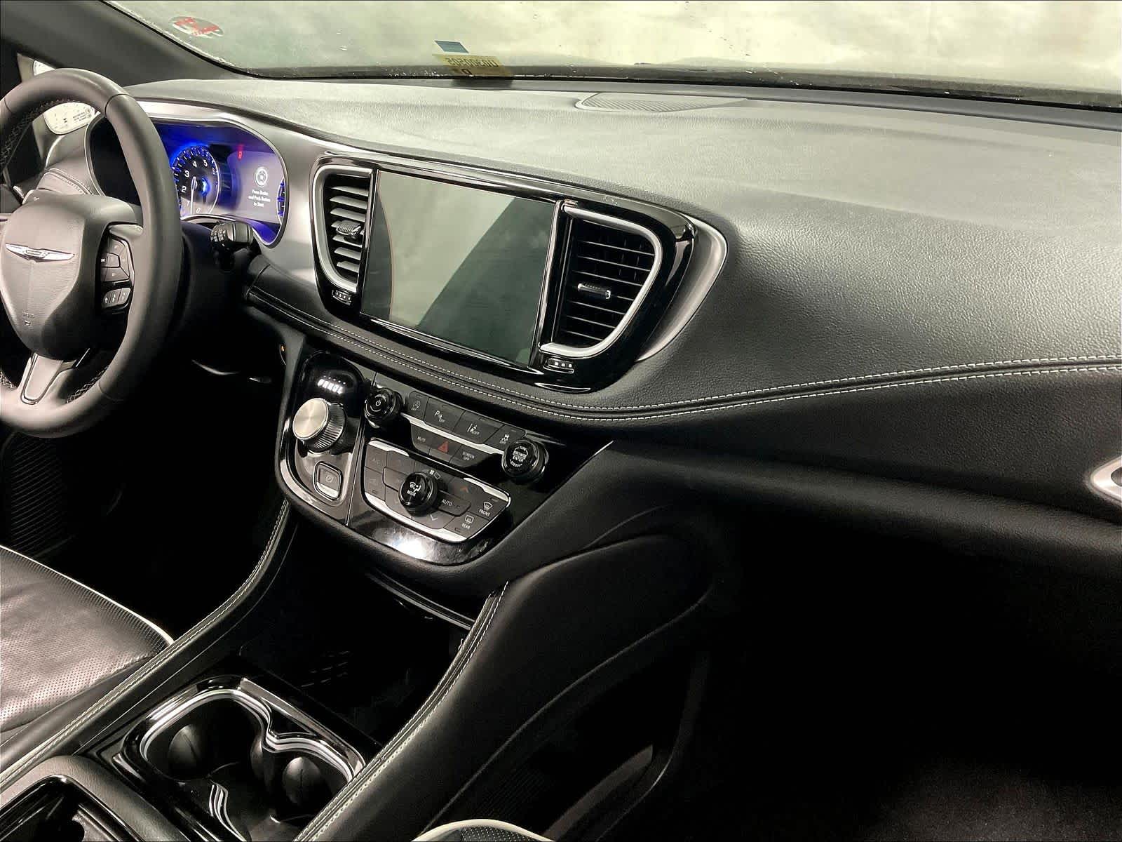 used 2025 Chrysler Pacifica car, priced at $36,997