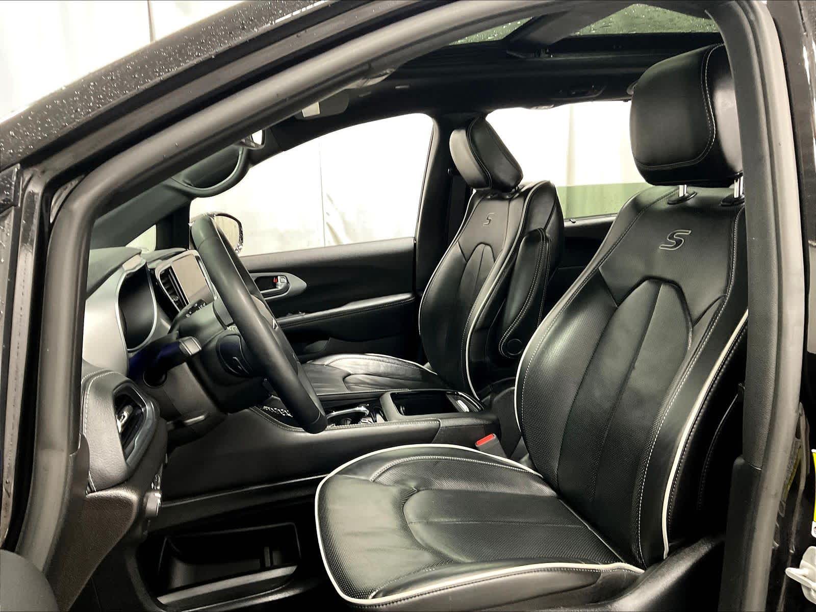 used 2025 Chrysler Pacifica car, priced at $36,997