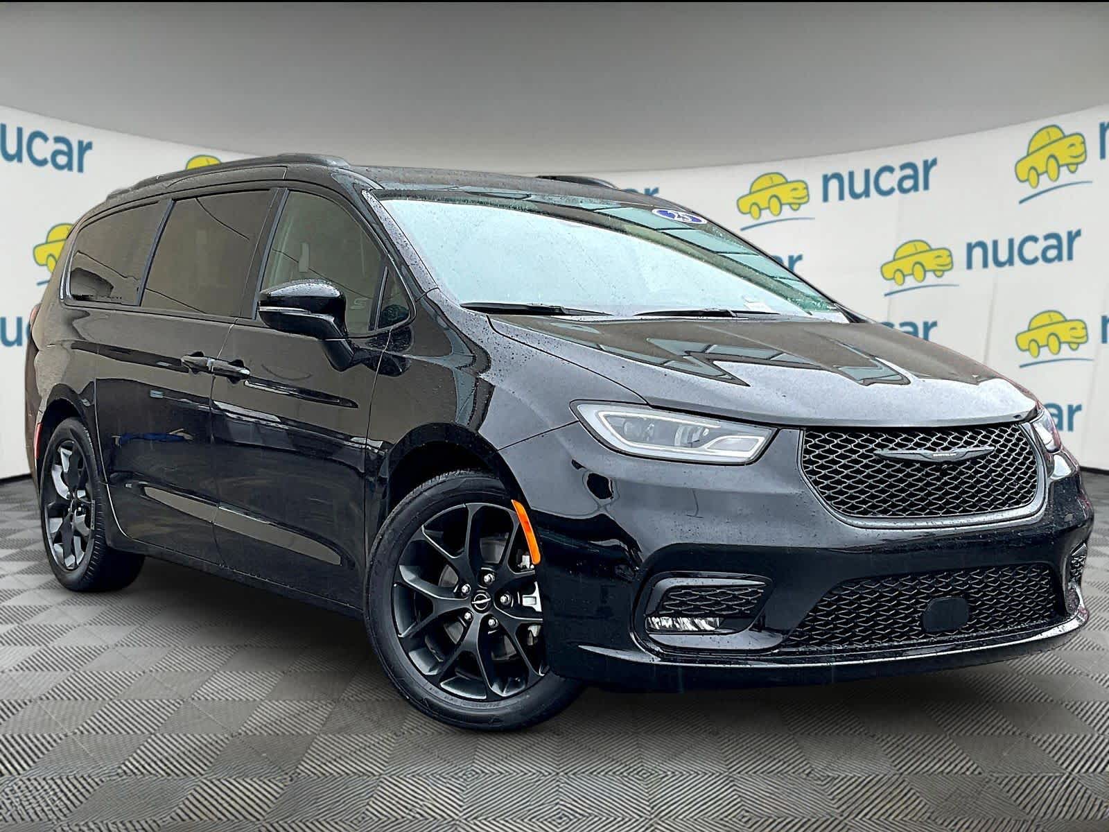 used 2025 Chrysler Pacifica car, priced at $35,997