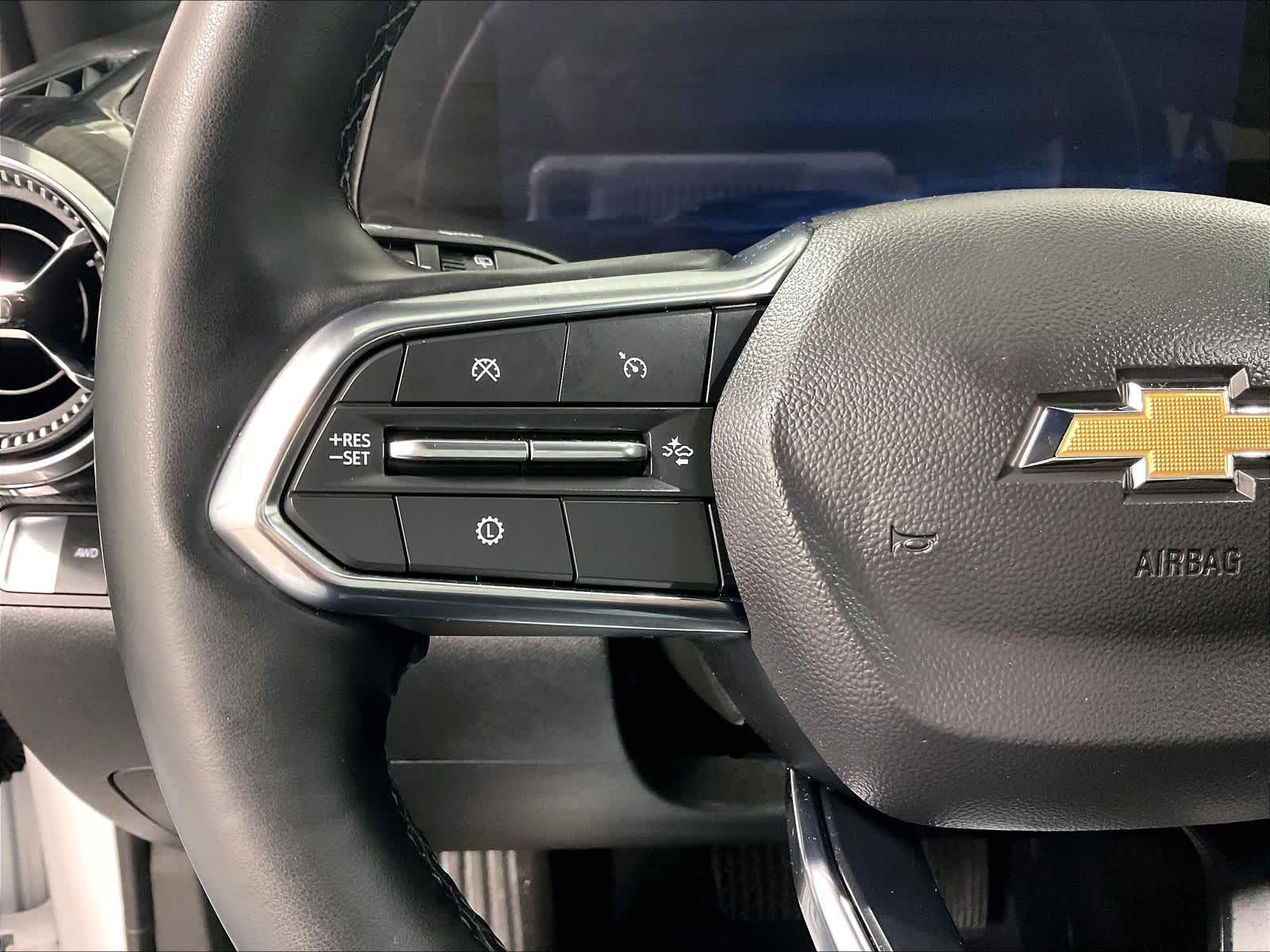 used 2025 Chevrolet Equinox car, priced at $26,997