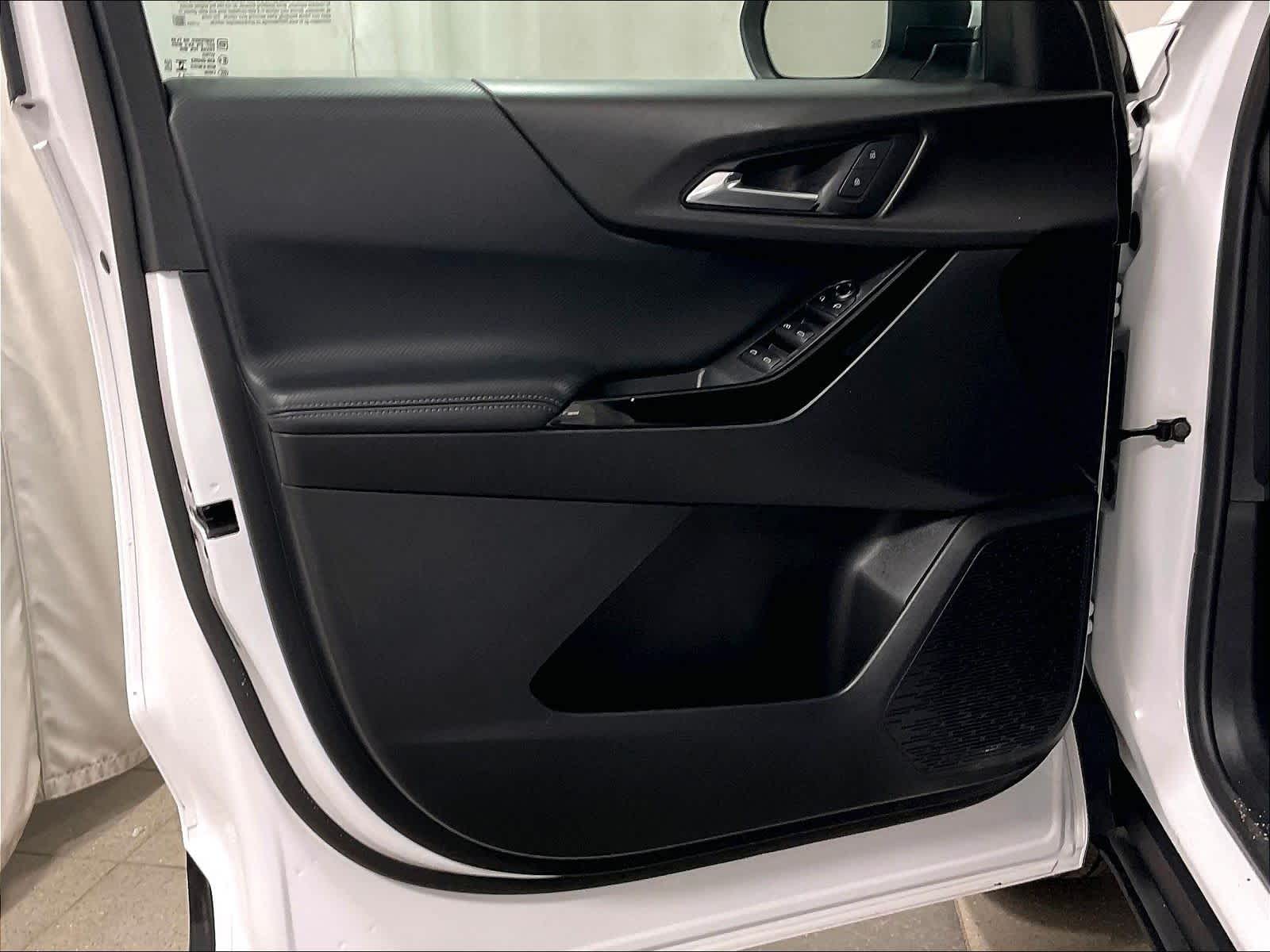 used 2025 Chevrolet Equinox car, priced at $26,997