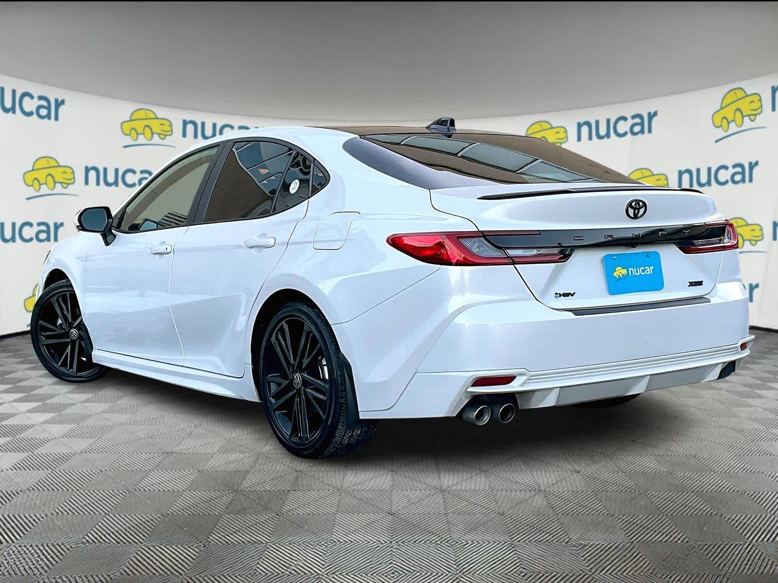 View vehicle photo 4