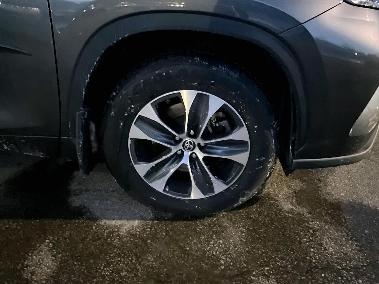 used 2022 Toyota Highlander car, priced at $33,442