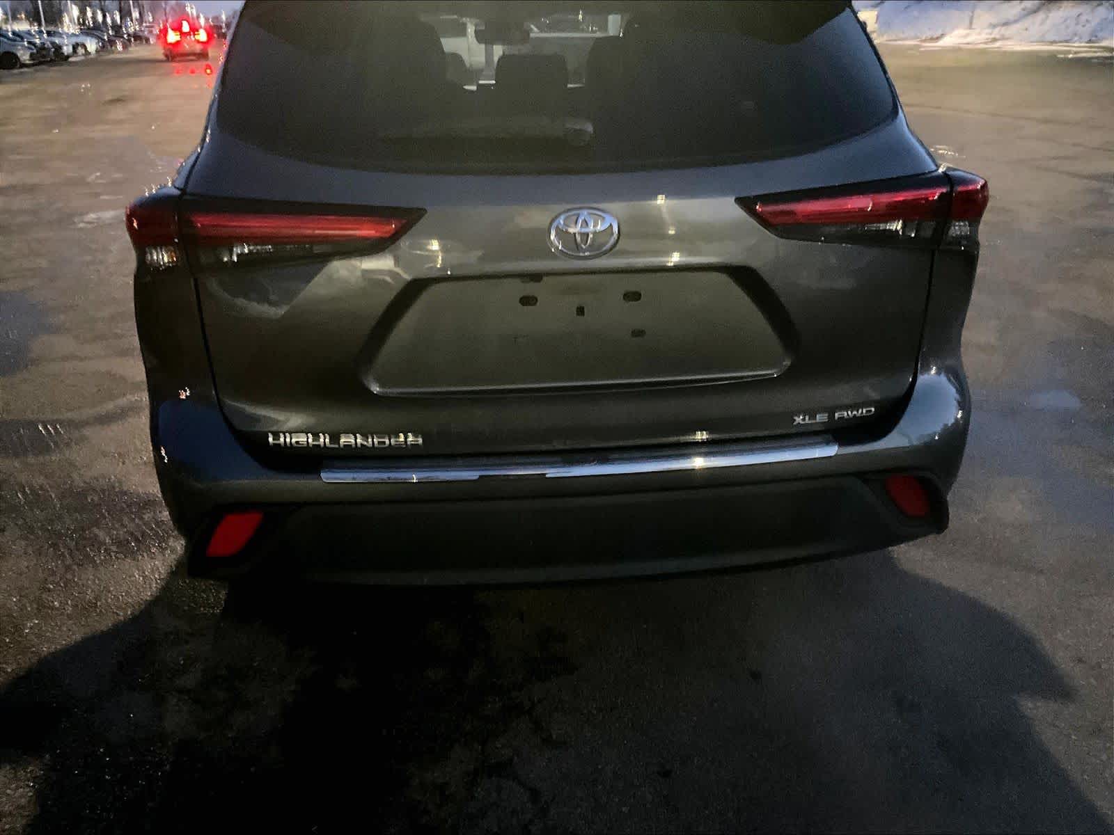 used 2022 Toyota Highlander car, priced at $33,442