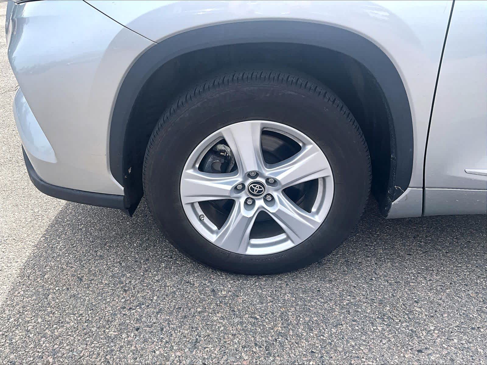 used 2023 Toyota Highlander car, priced at $30,997