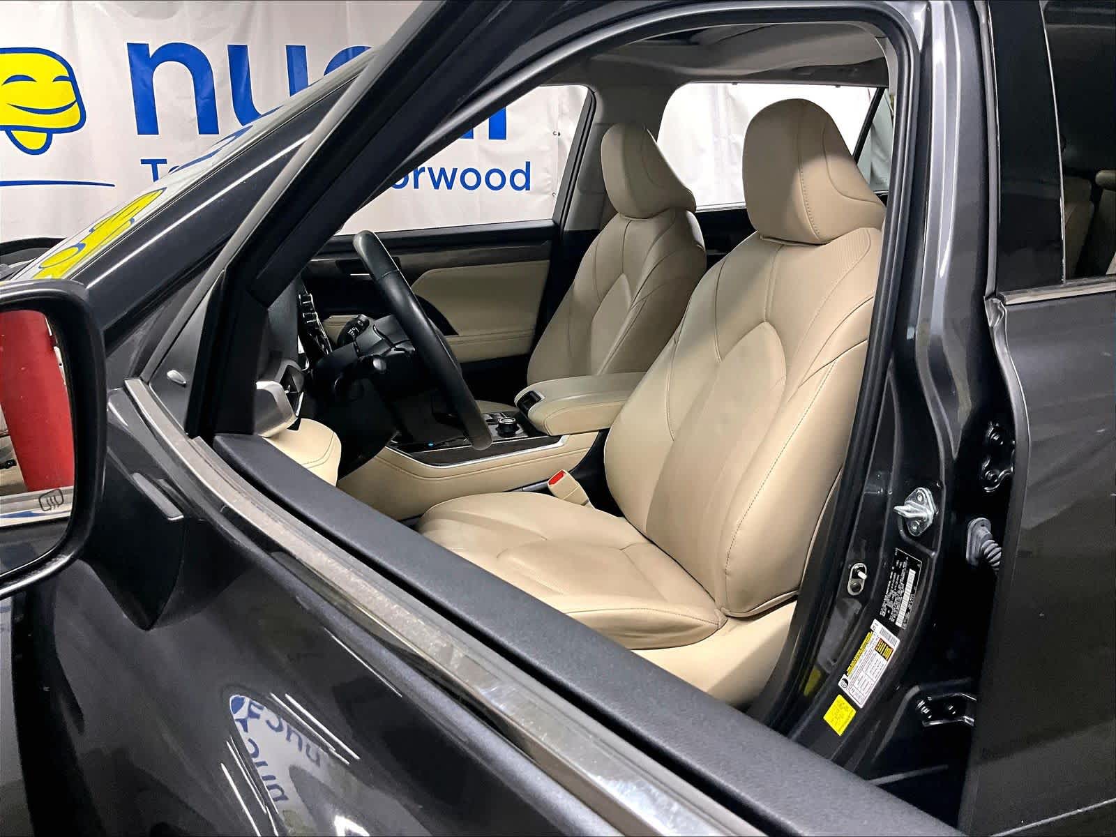 used 2023 Toyota Highlander car, priced at $33,871