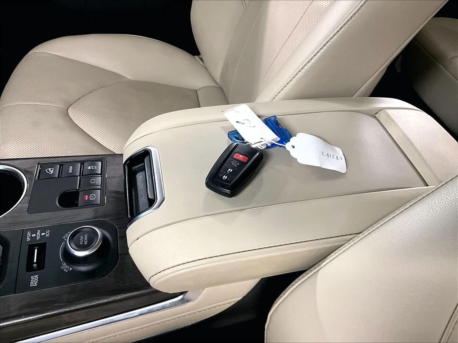 used 2023 Toyota Highlander car, priced at $33,871