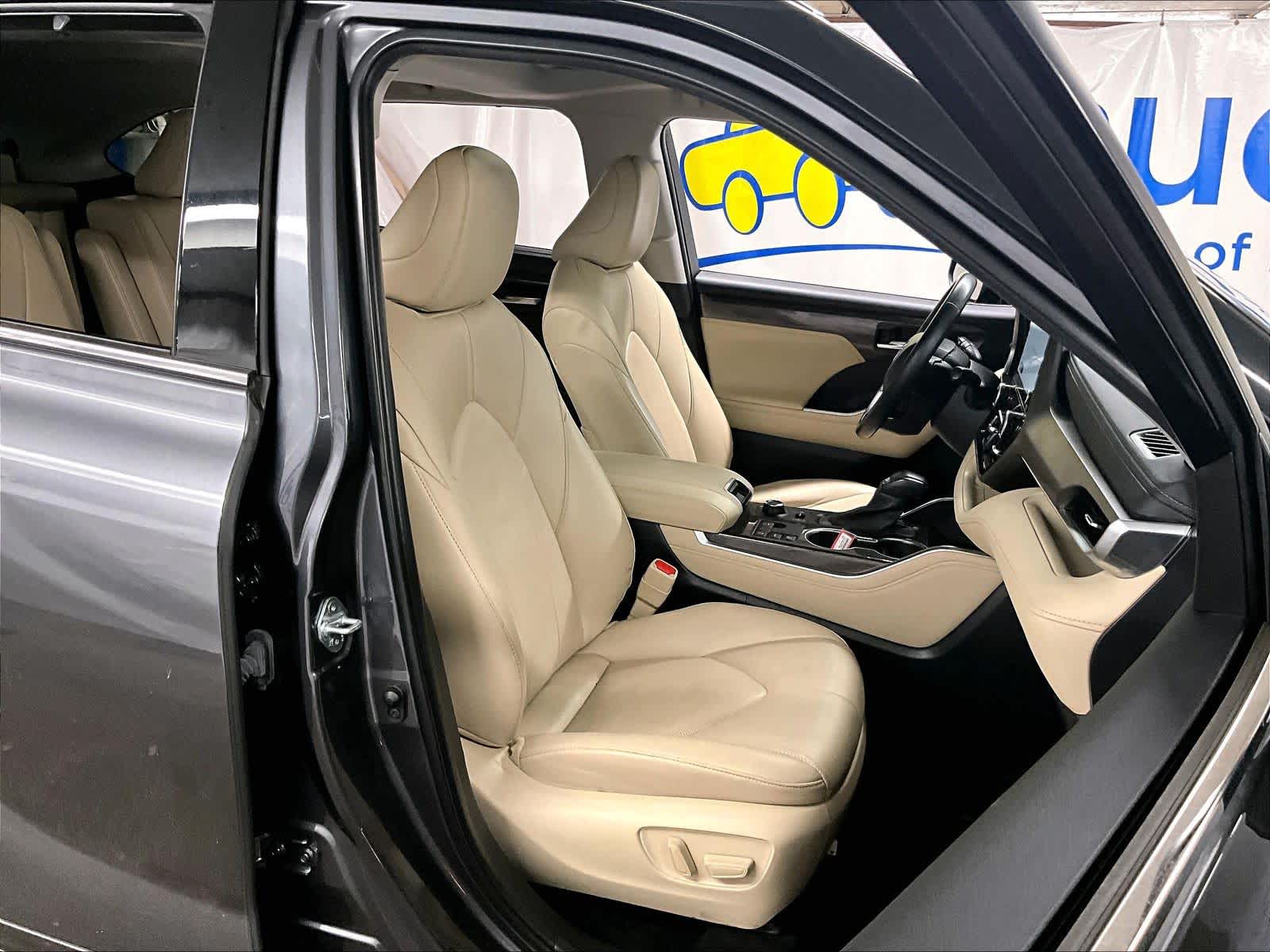 used 2023 Toyota Highlander car, priced at $33,871