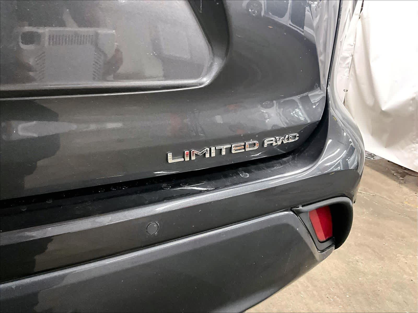 used 2023 Toyota Highlander car, priced at $33,871