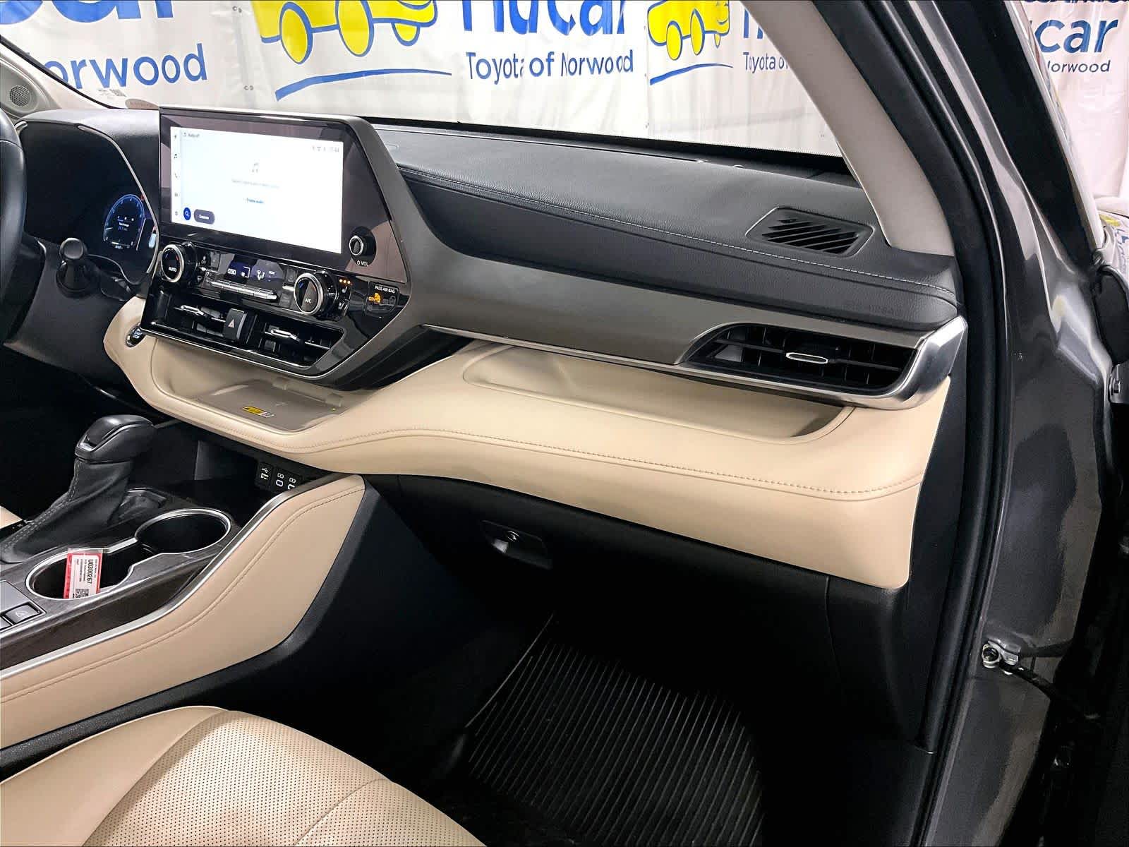 used 2023 Toyota Highlander car, priced at $33,871