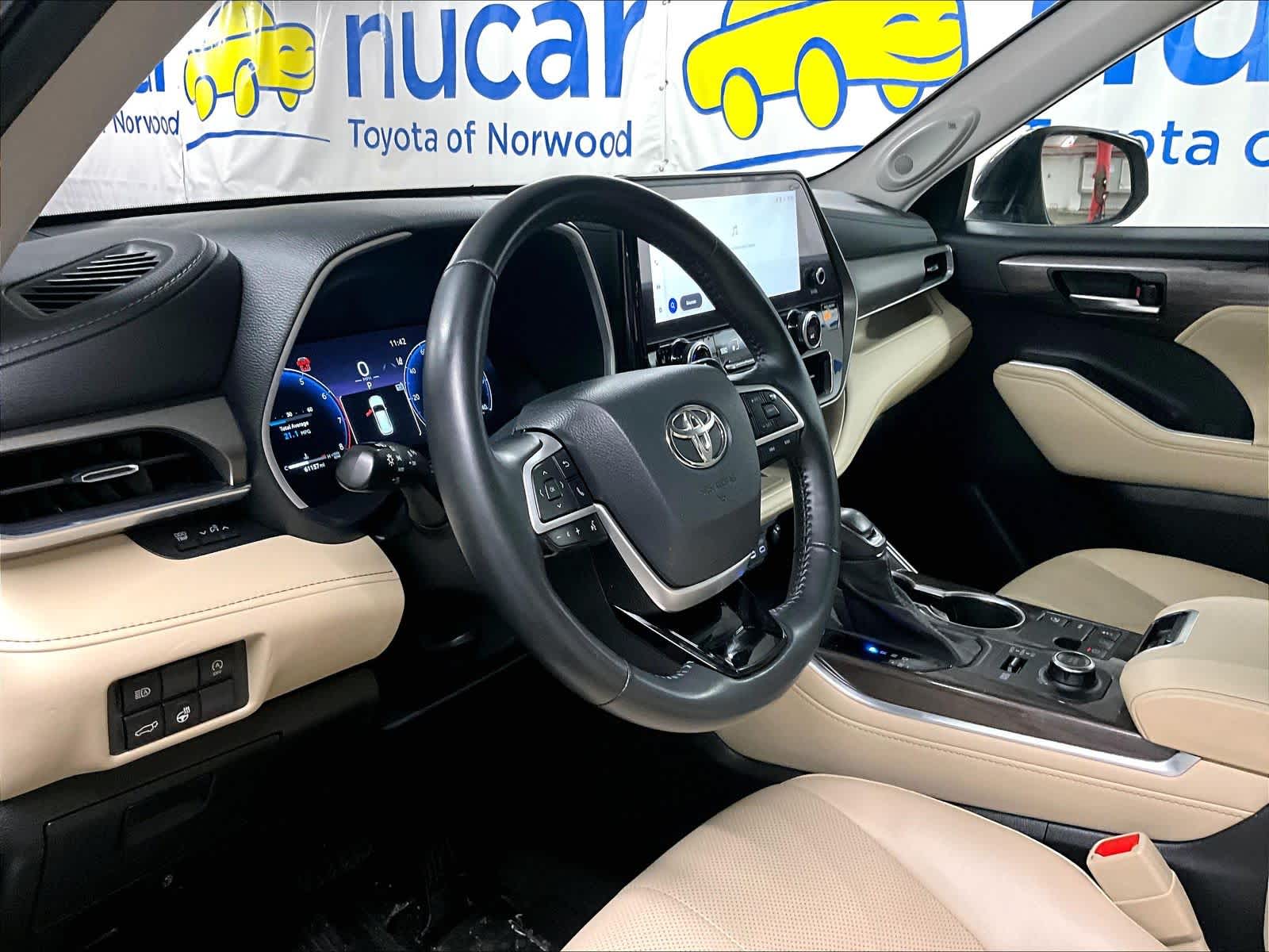 used 2023 Toyota Highlander car, priced at $33,871